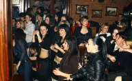Striper na Dan žena mamio djevojke u Village pubu