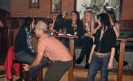 Striper na Dan žena mamio djevojke u Village pubu