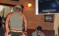 Striper na Dan žena mamio djevojke u Village pubu