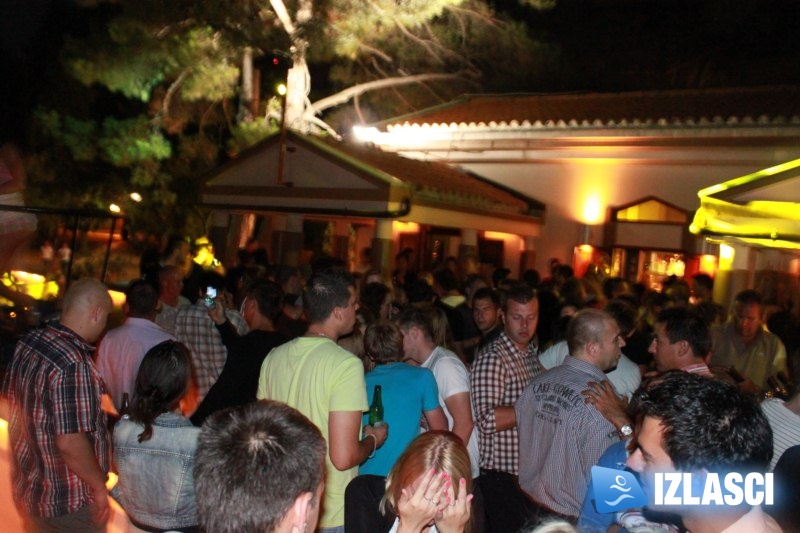 Raspoloženi turisti okupirali Villa Club