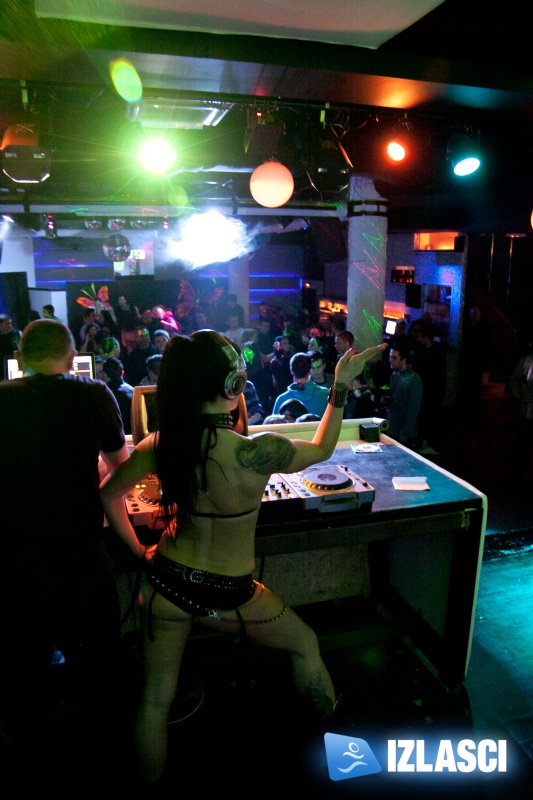 Material girls zavladale Aruba clubom