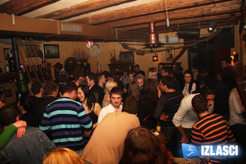Subotnji izlazak u Pirate pub