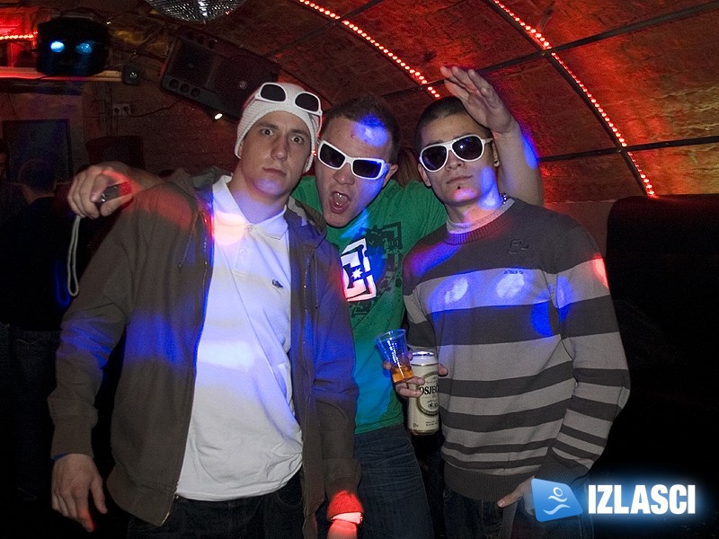 K Topu otvorio disco podrum